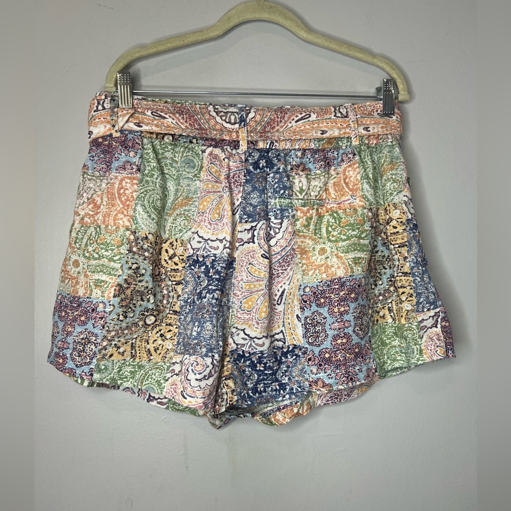 Rachel Zoe 100% Linen Shorts With Belt
Size XL